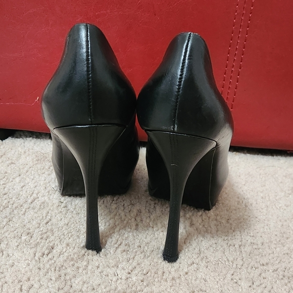 Guess by Marciano Black Stiletto Heels - Picture 2 of 7
